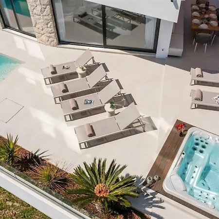 Noles Villa